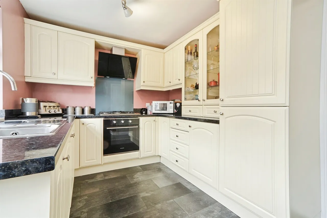 Canal Road, Riddlesden, Keighley, photo 5