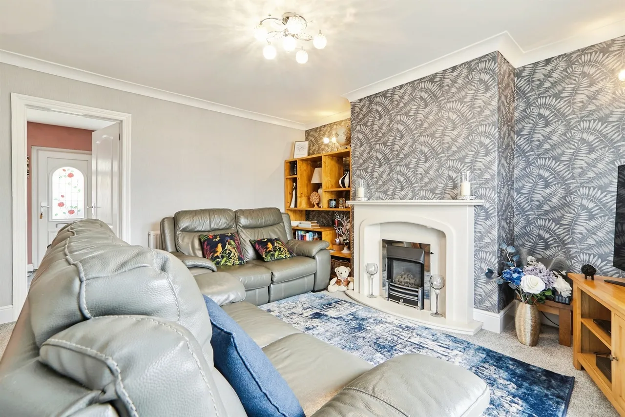 Canal Road, Riddlesden, Keighley, photo 3