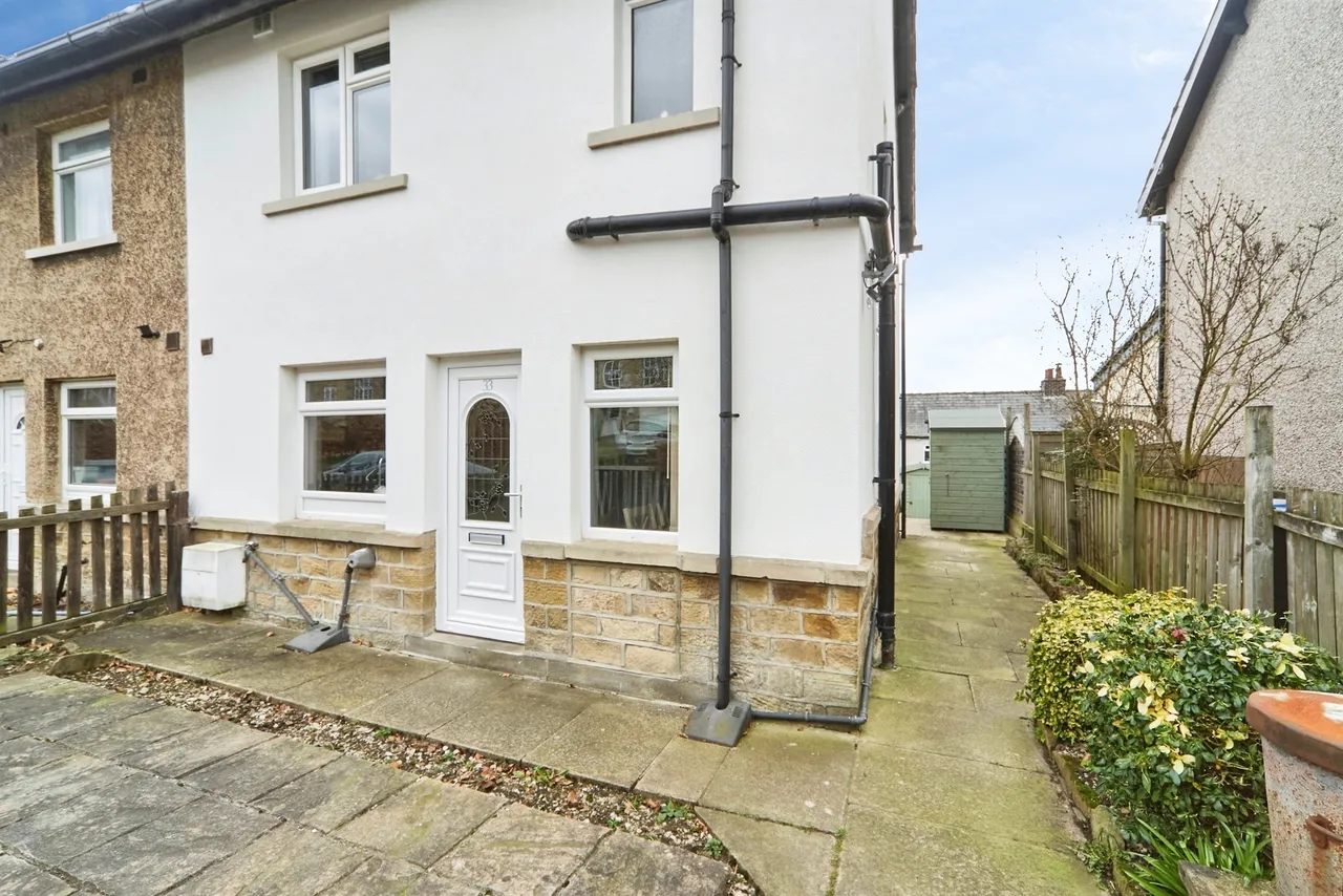 Canal Road, Riddlesden, Keighley, photo 2