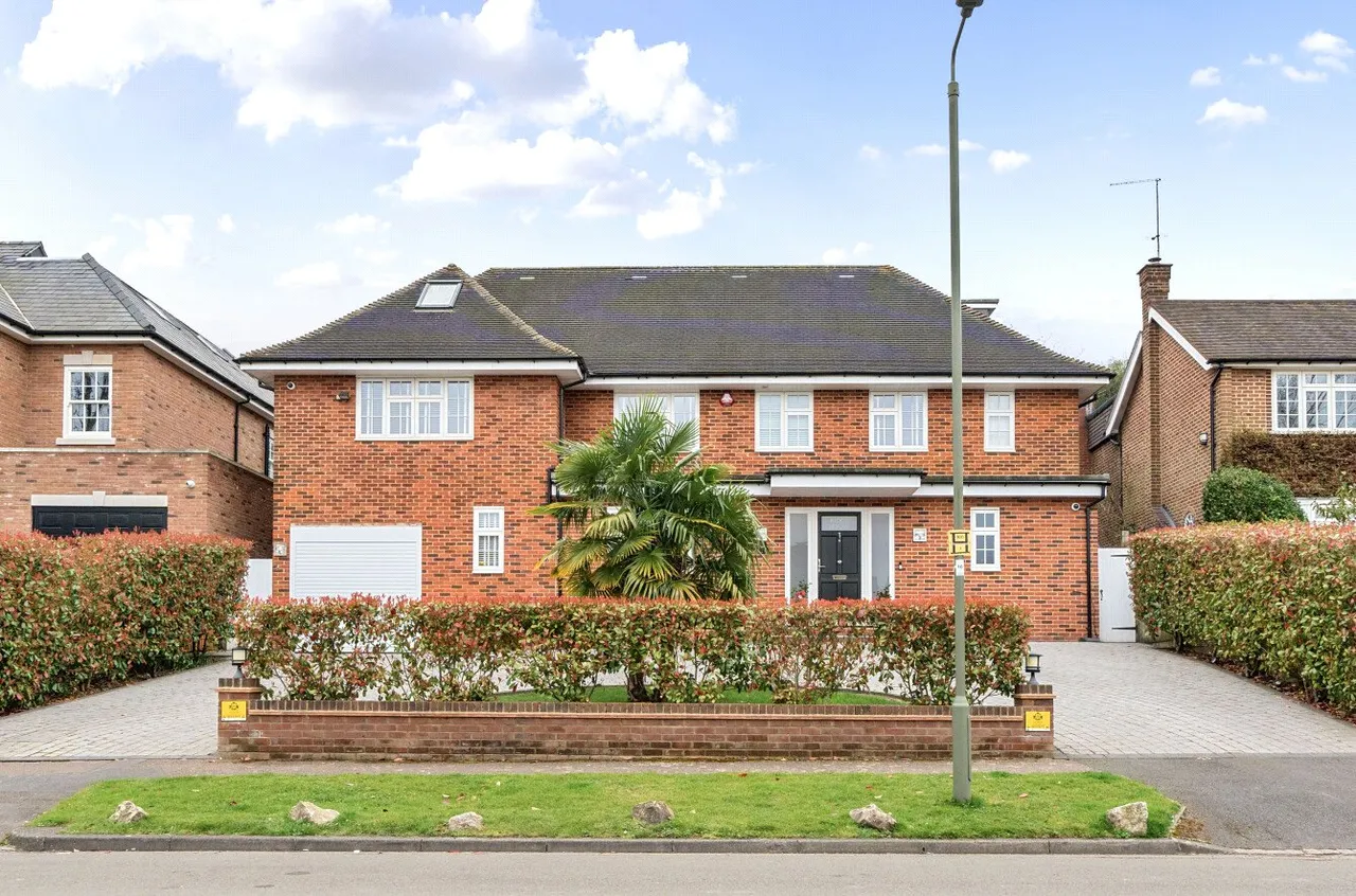 6 bed house for sale — Harmsworth Way, Totteridge, London, N20 8JT