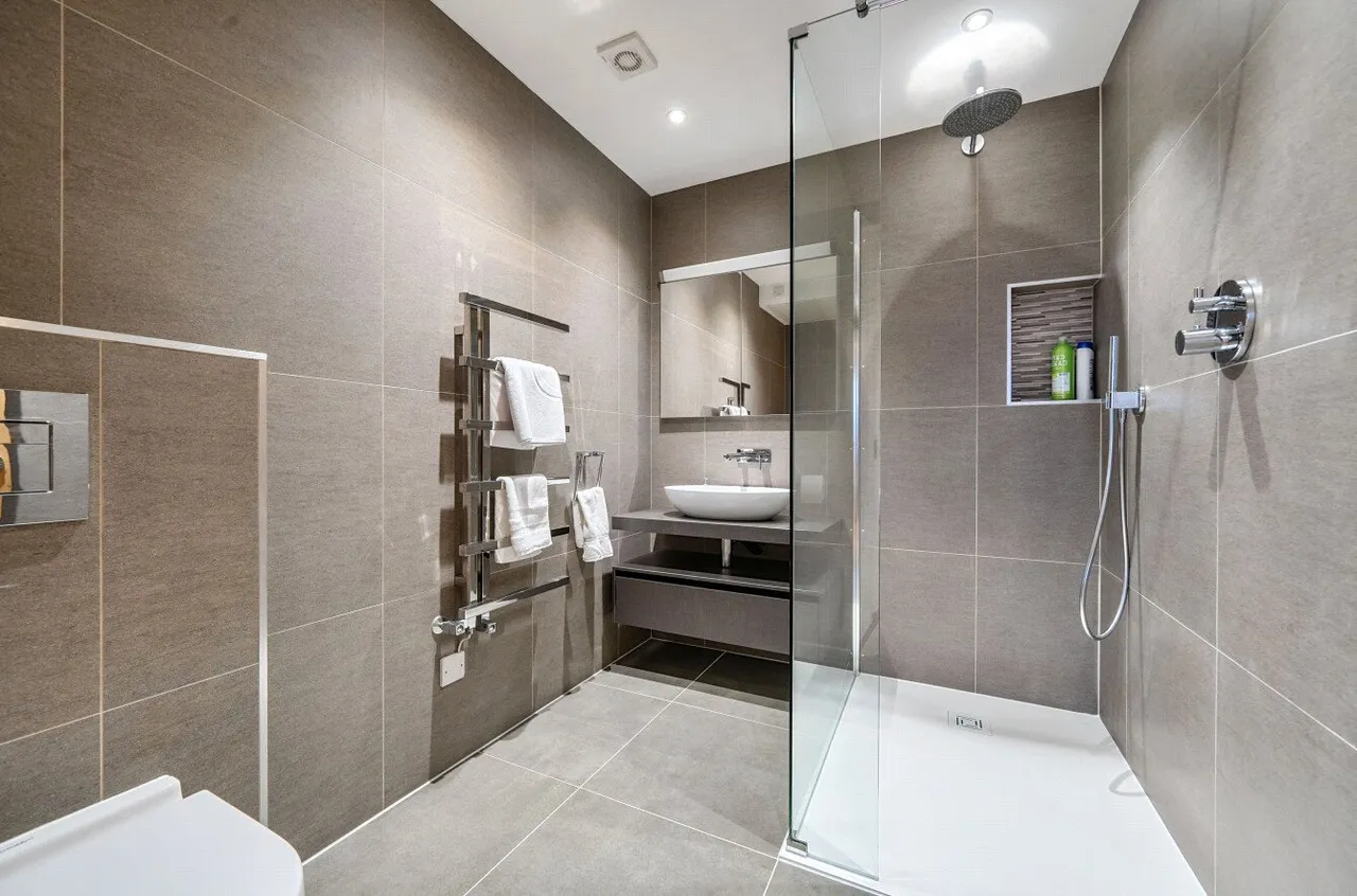 Harmsworth Way, Totteridge, London, N20 8JT, photo 20