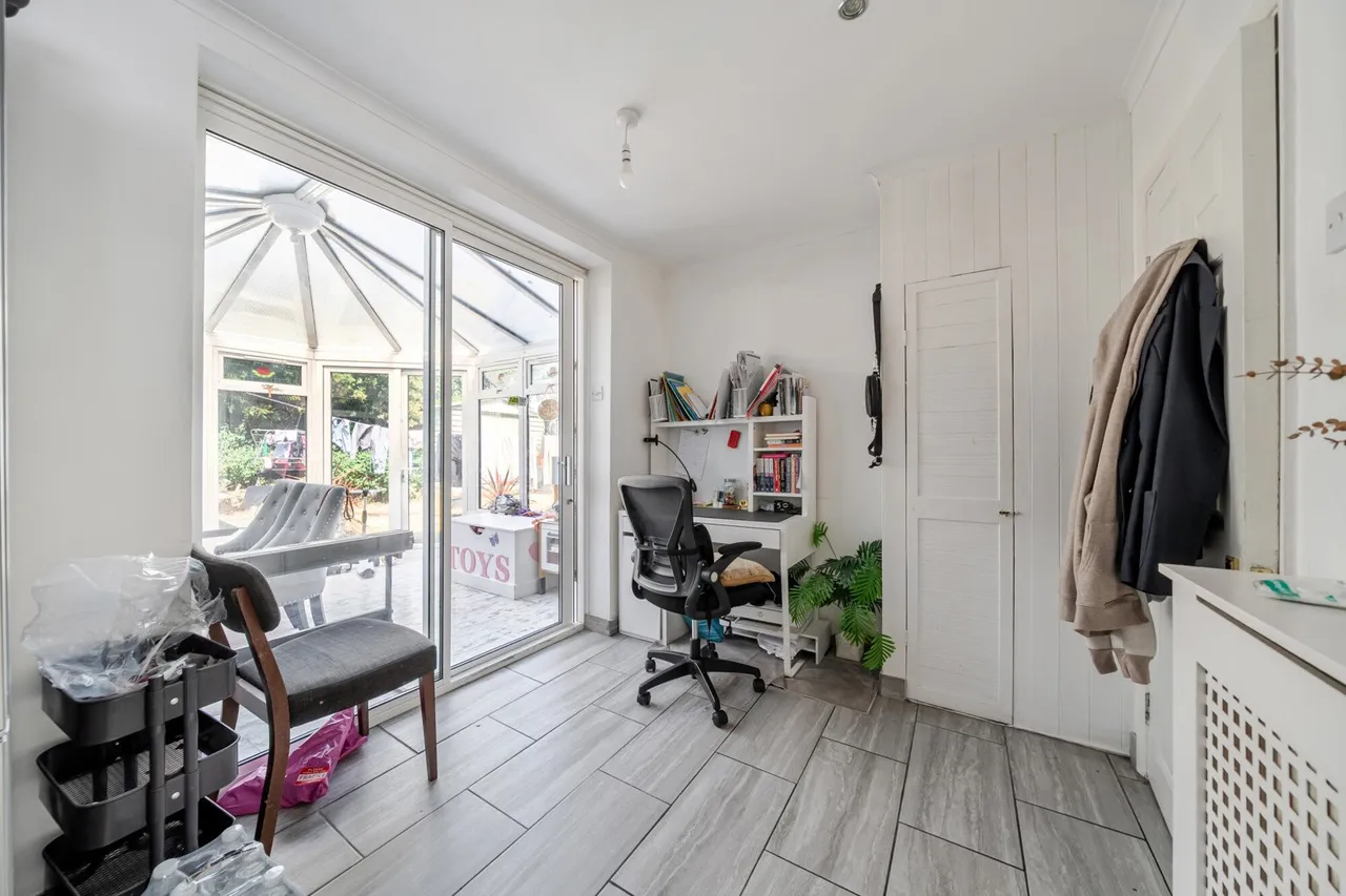 Bexley Road, DA8, photo 19