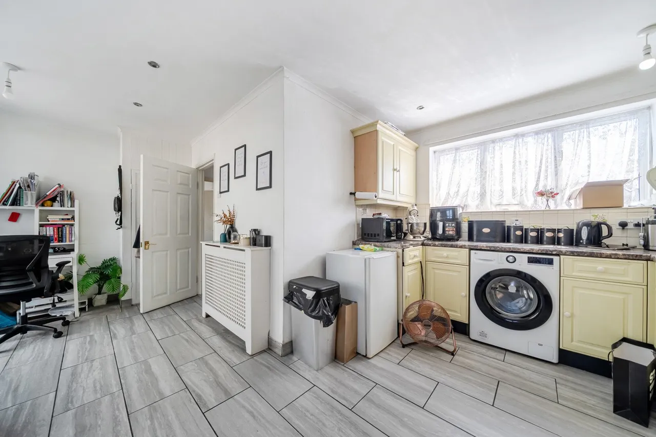 Bexley Road, DA8, photo 18