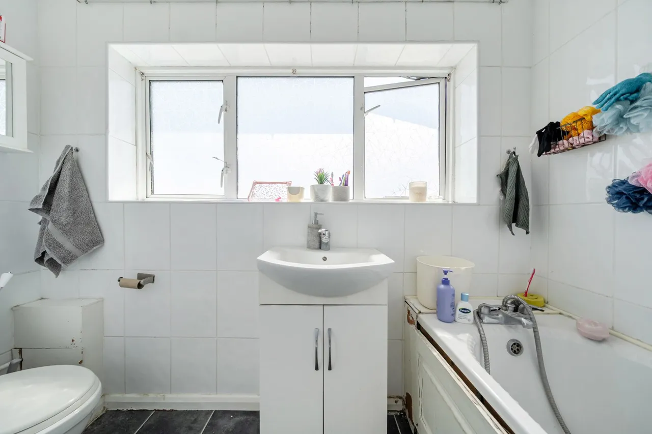 Bexley Road, DA8, photo 16