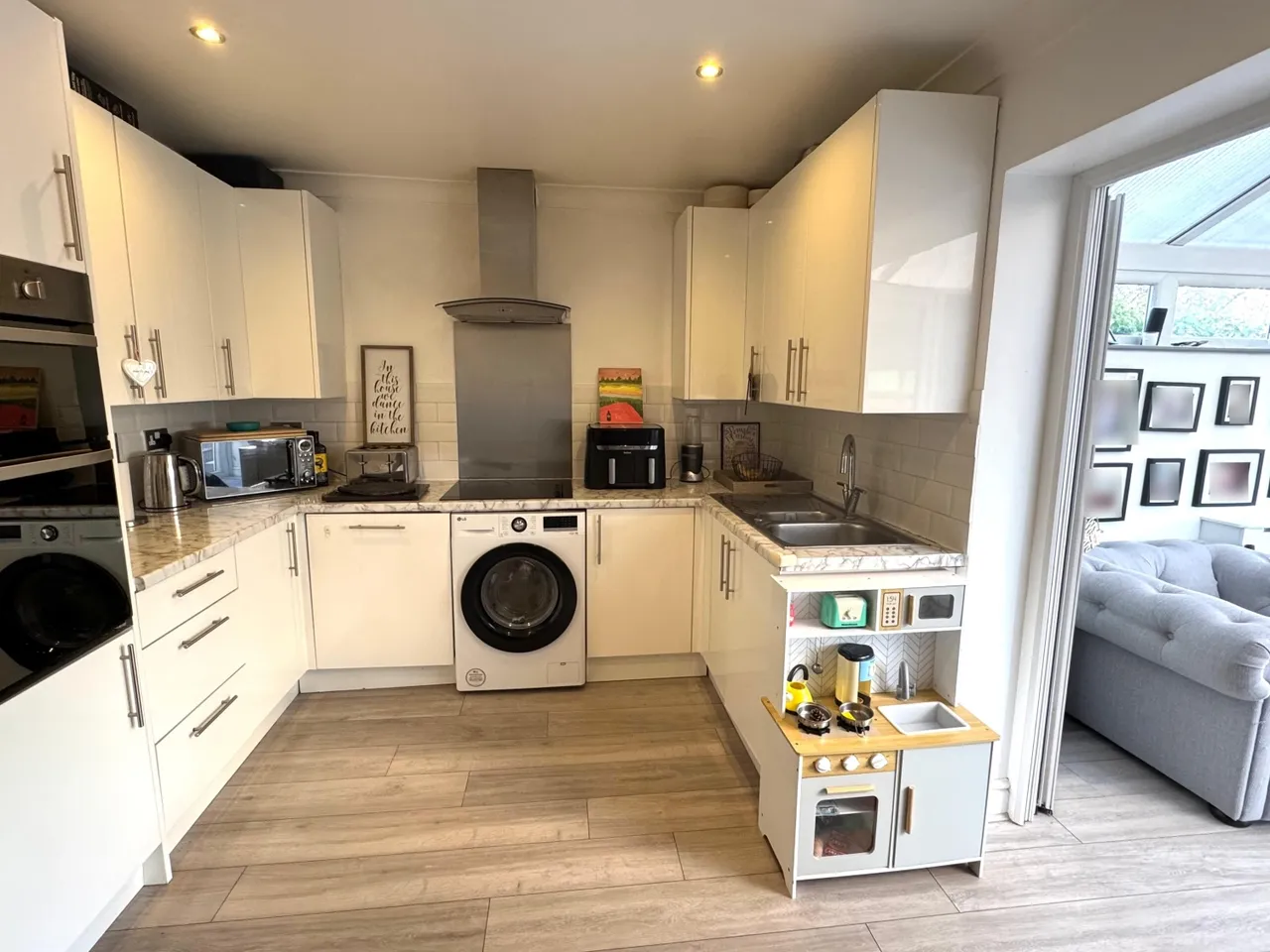 Warwick Avenue, Surrey Egham, TW20, photo 4