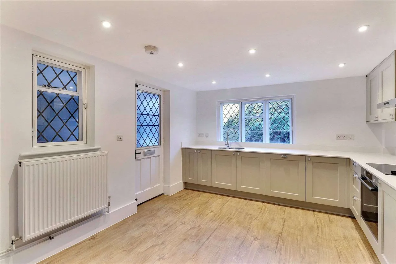 Old Palace, High Street, Brenchley, Tonbridge, TN12 7NL, photo 2