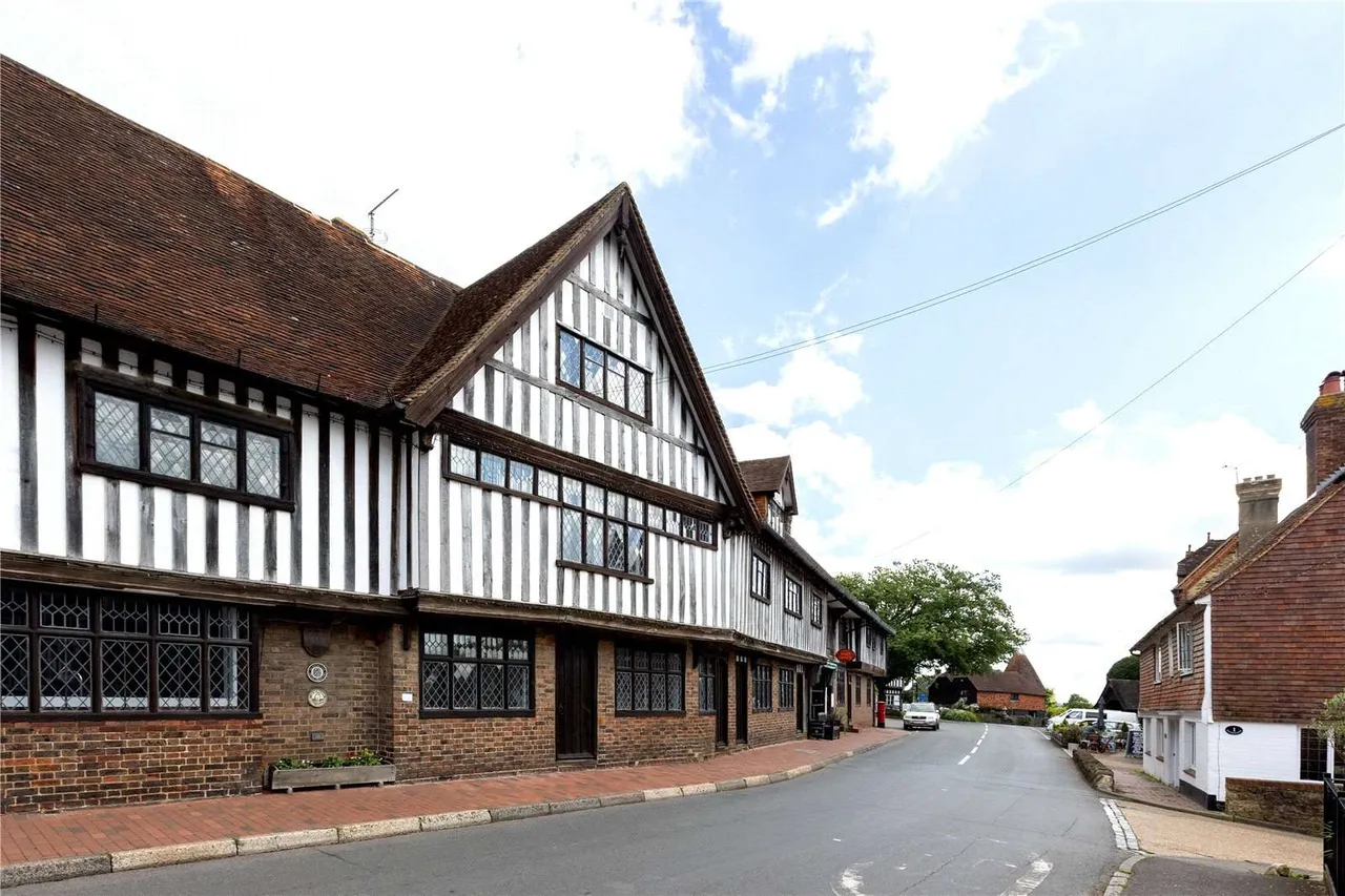 4 bed house to rent — Old Palace, High Street, Brenchley, Tonbridge, TN12 7NL