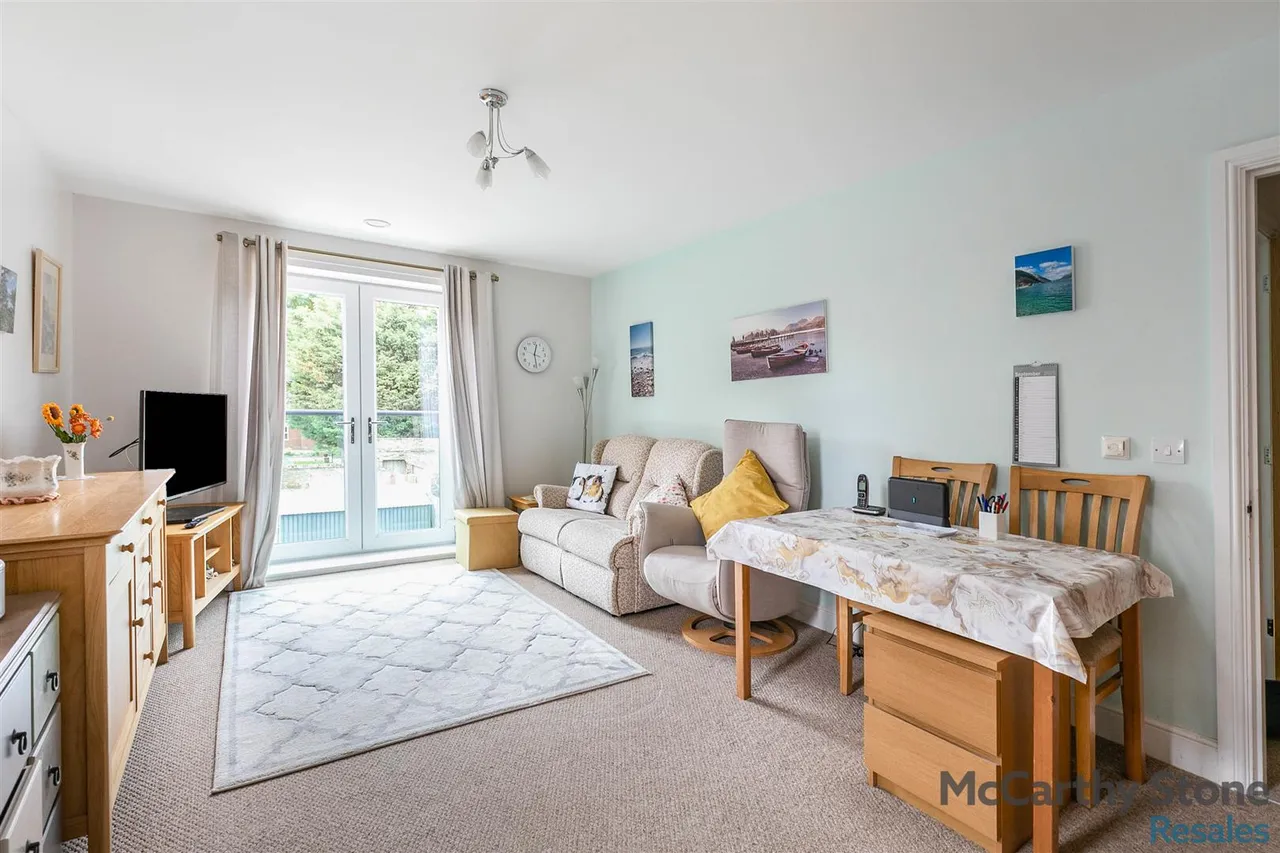 High Street, Huntingdon, PE29, photo 3