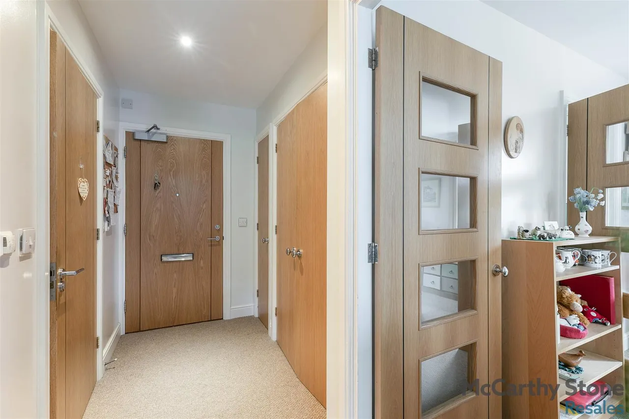High Street, Huntingdon, PE29, photo 15