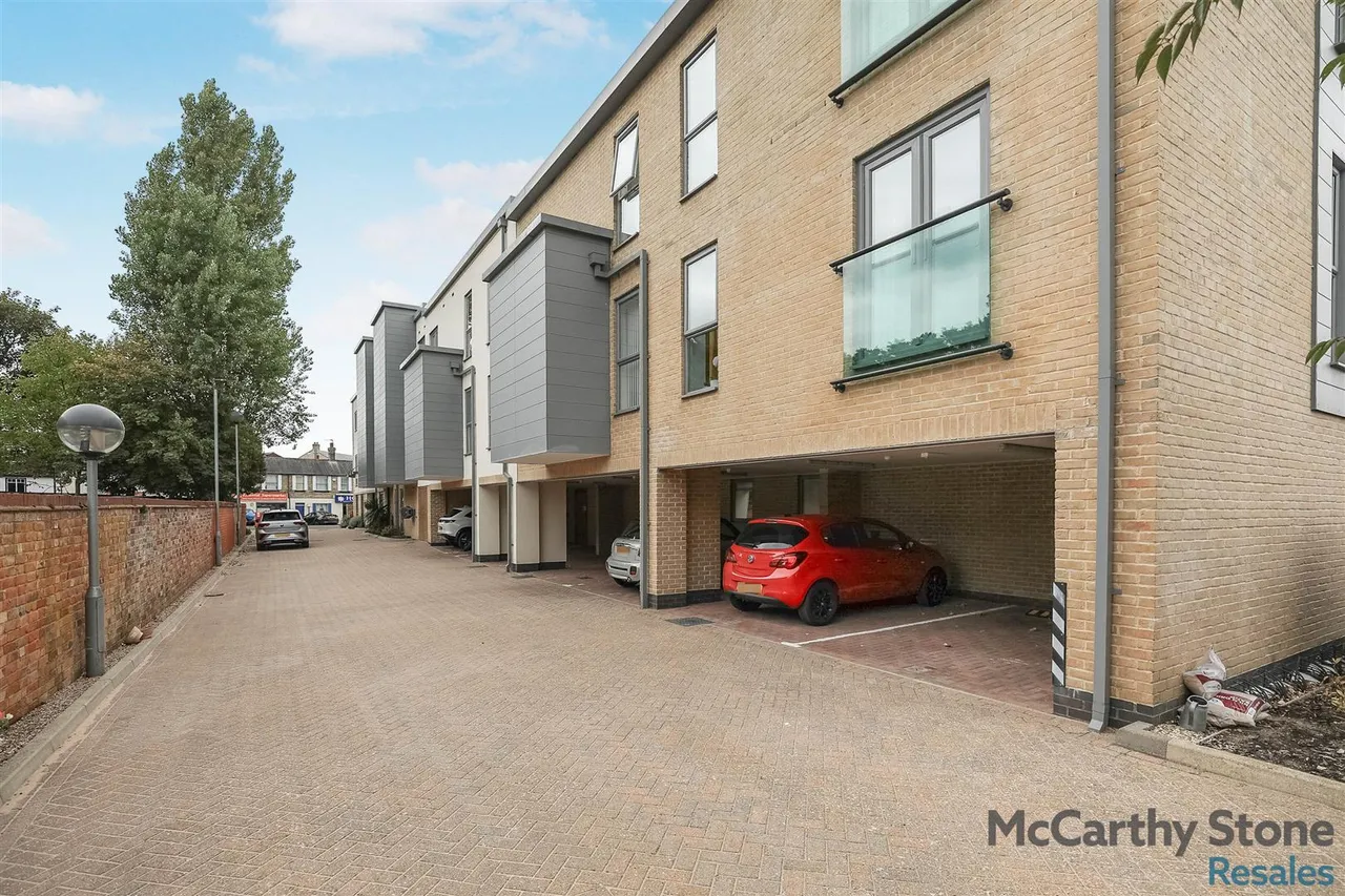 High Street, Huntingdon, PE29, photo 17