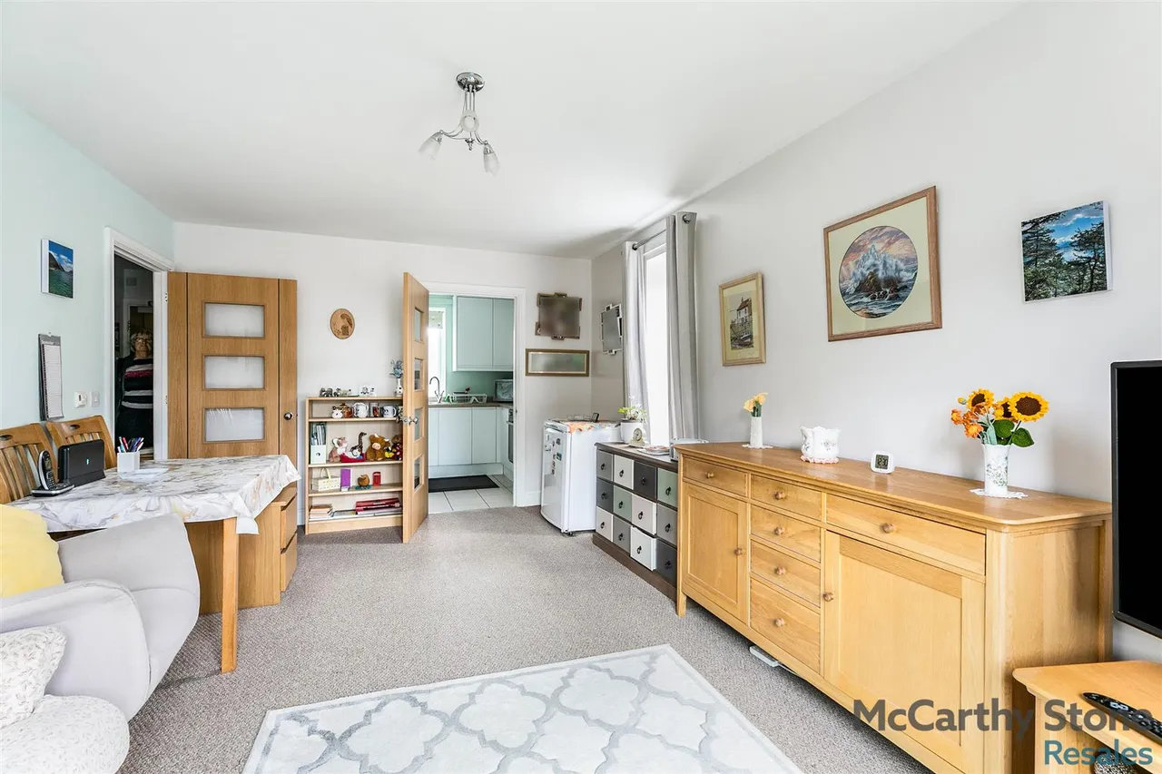 High Street, Huntingdon, PE29, photo 4