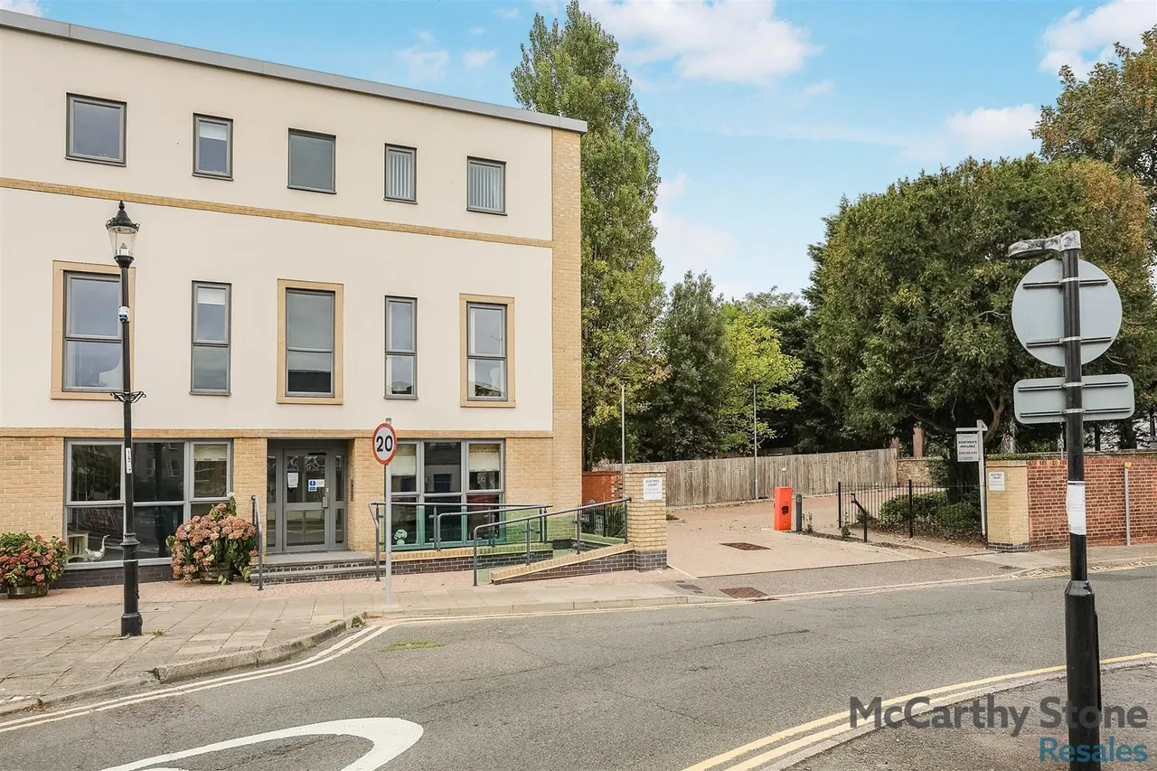 High Street, Huntingdon, PE29, photo 28