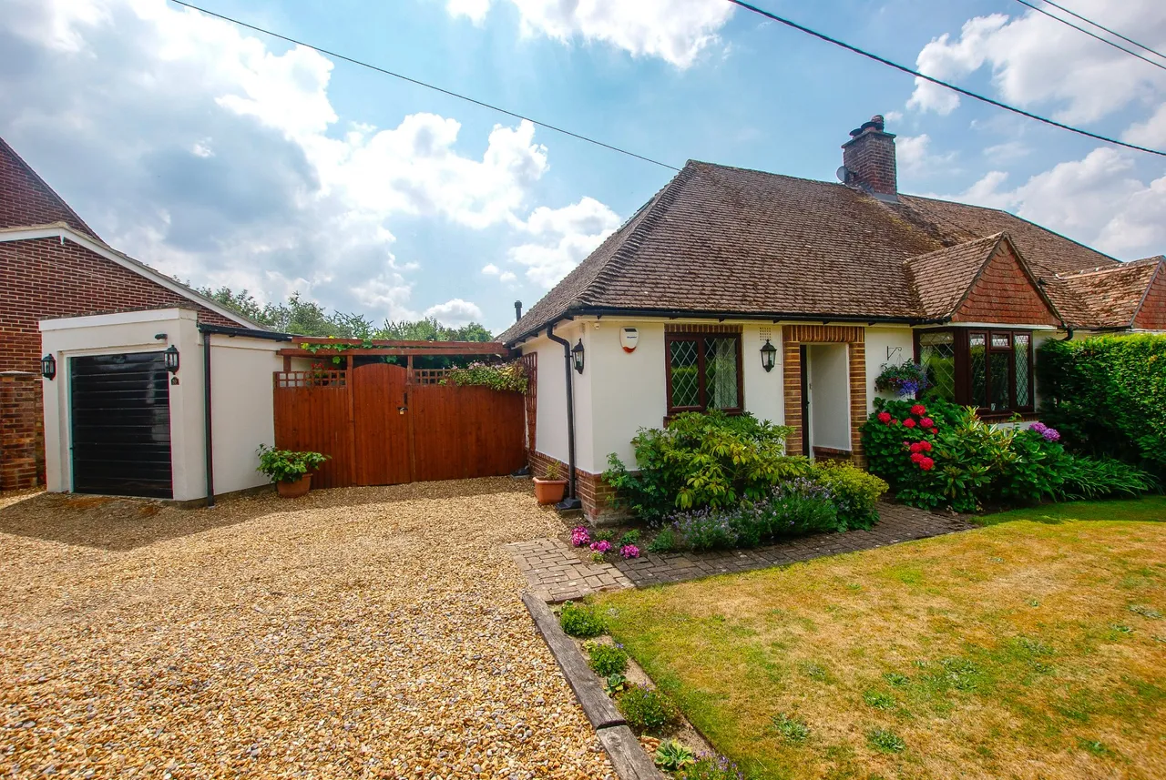 2 bed house for sale — Sandy Lane, Hartley Wintney, RG27 8DT