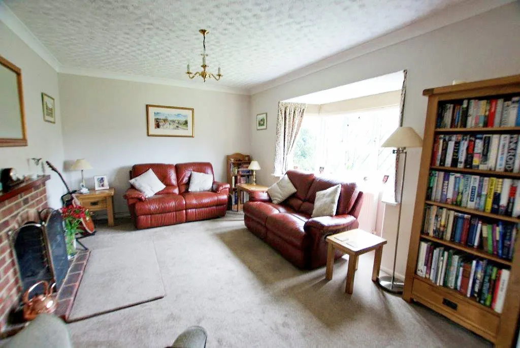 Sandy Lane, Hartley Wintney, RG27 8DT, photo 2