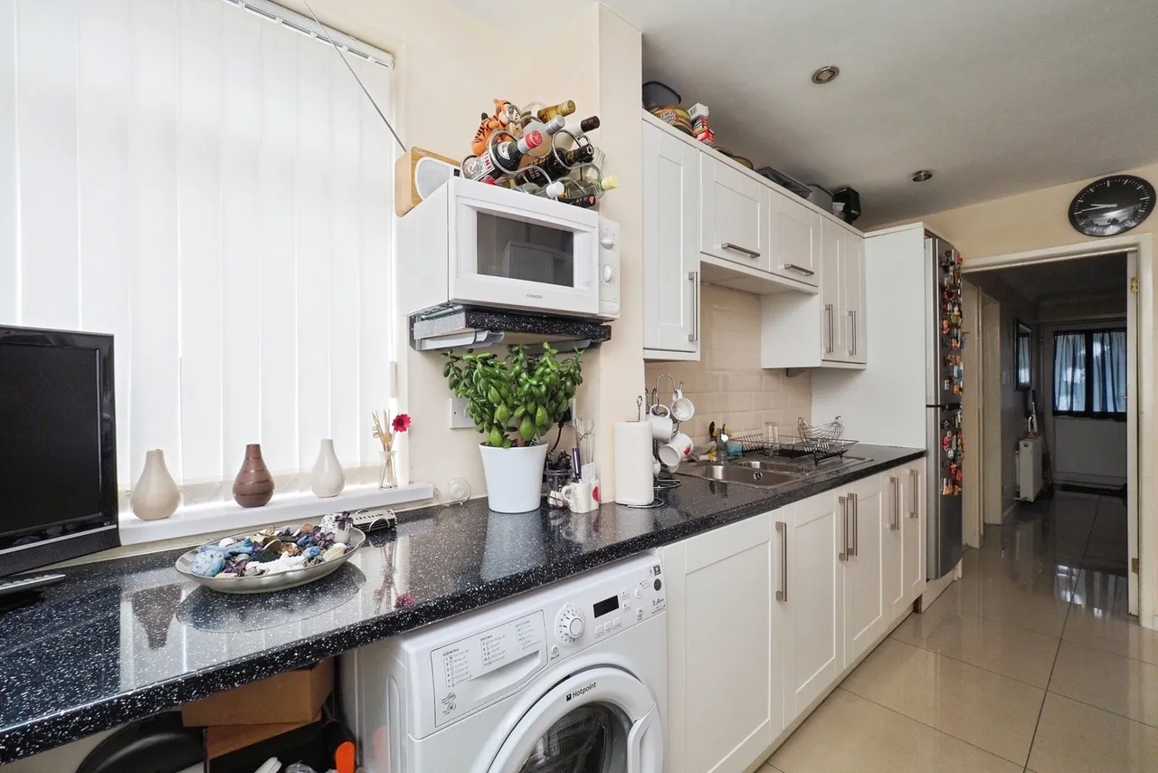 Christina Crescent, Nottingham, Nottinghamshire, NG6, photo 3