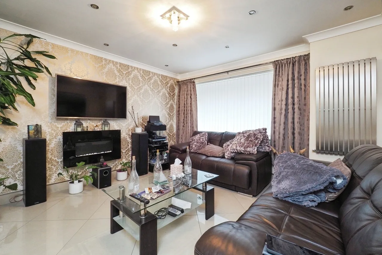Christina Crescent, Nottingham, Nottinghamshire, NG6, photo 5
