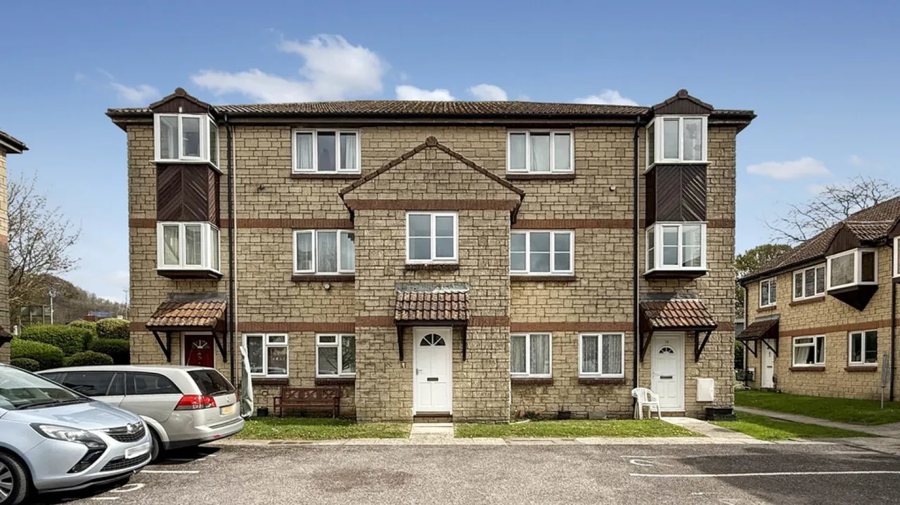 2 bed flat to rent, Imberwood Close, Warminster, BA12