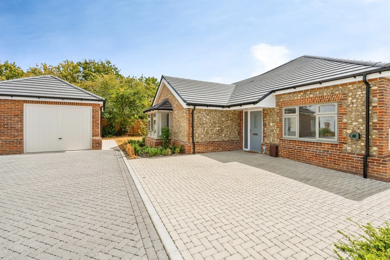 Arundel Road, Fontwell, photo 2
