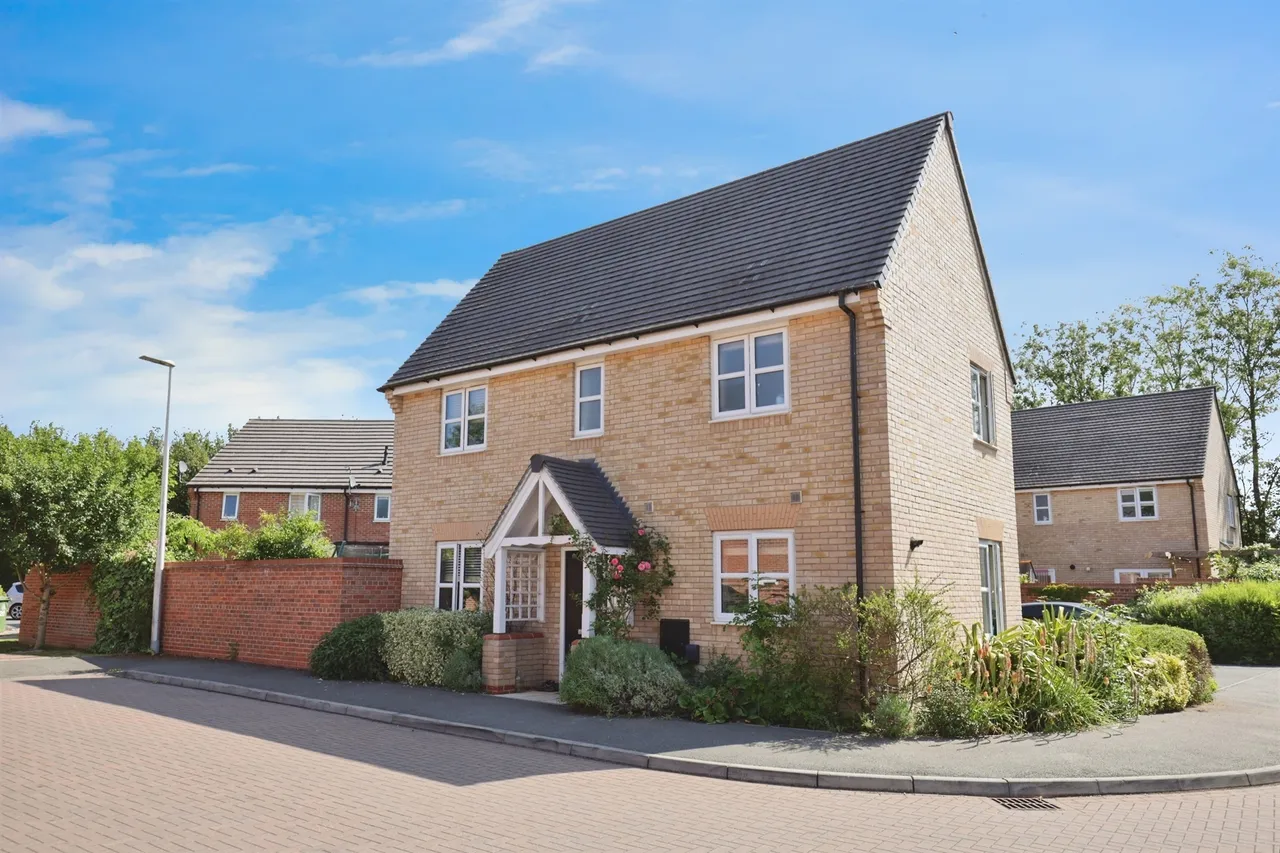 3 bed house for sale — Swift Gardens, Southam