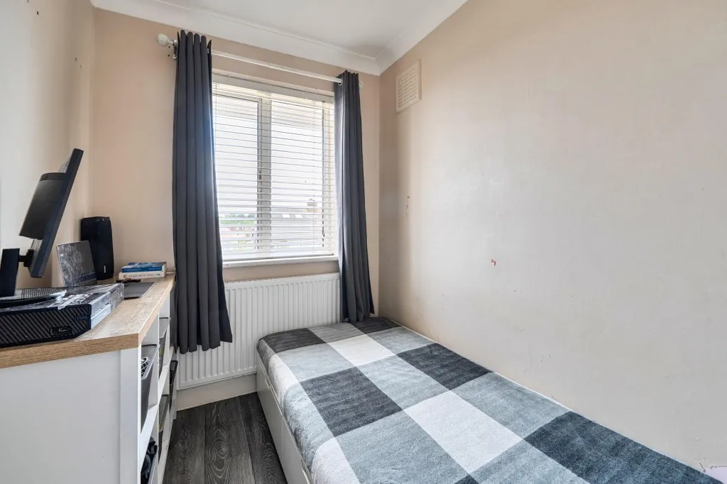 Constance Crescent, Hayes, photo 10