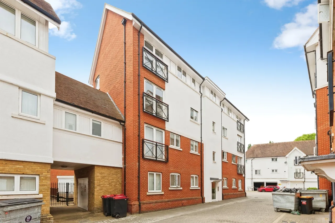 1 bed flat for sale — Drying Shed Lane, Canterbury