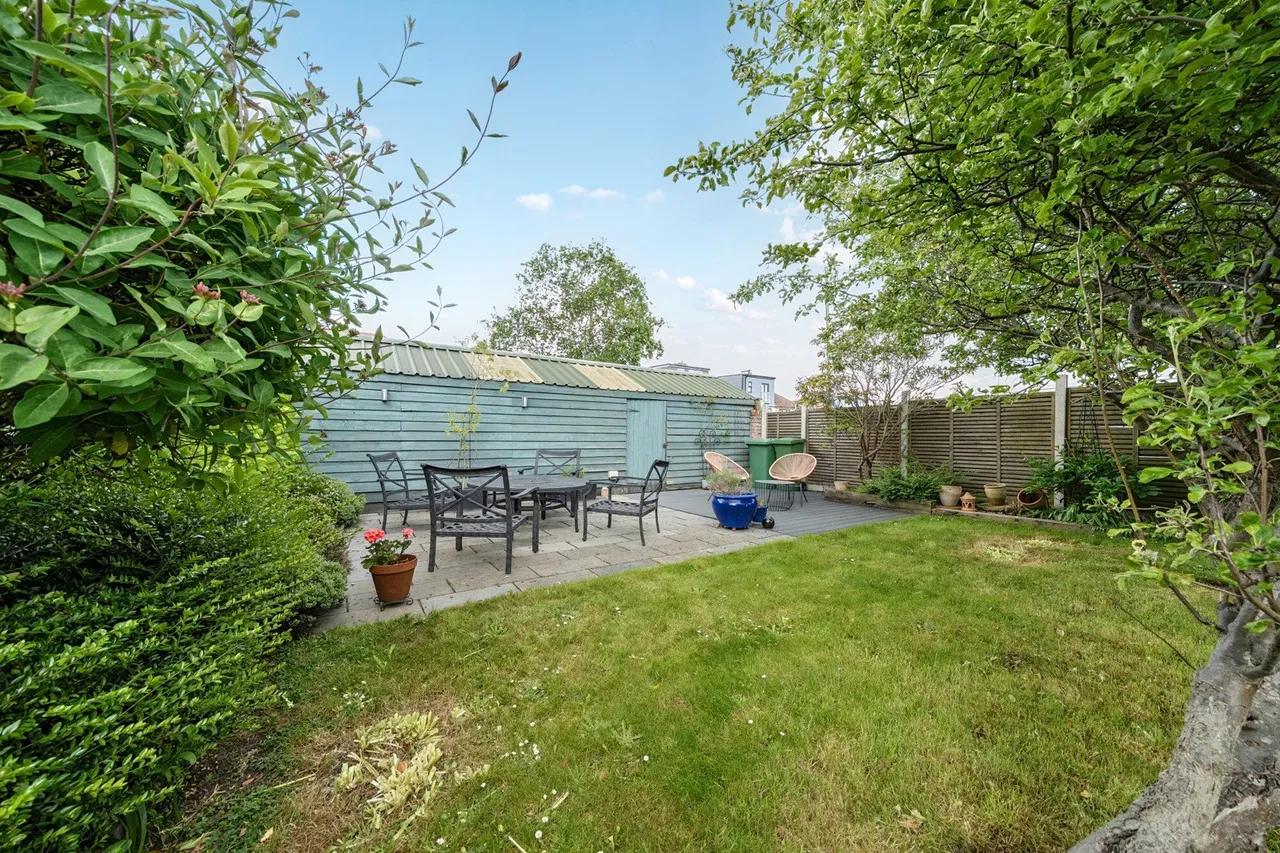 Sutherland Avenue, DA16, photo 16