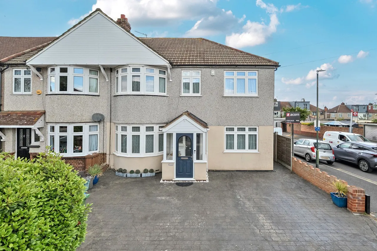 4 bed house for sale — Sutherland Avenue, DA16