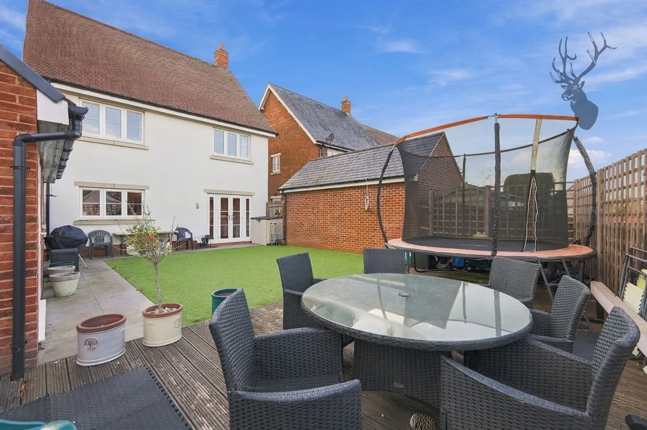 Hodgson Way, Gilston, CM20, photo 28