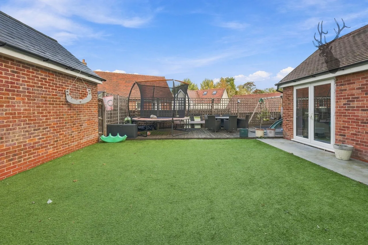 Hodgson Way, Gilston, CM20, photo 27