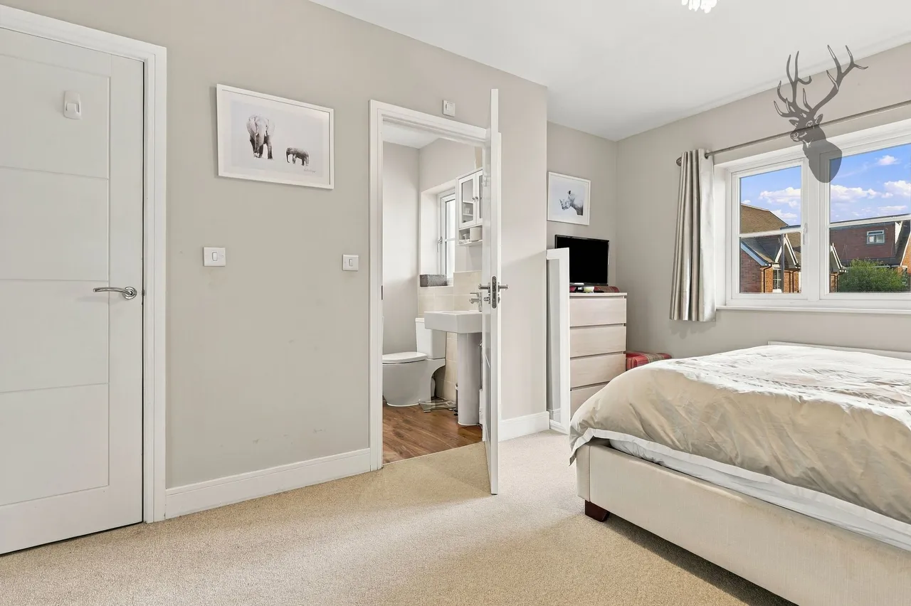 Hodgson Way, Gilston, CM20, photo 13