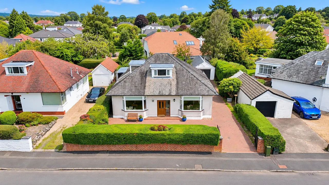 3 bed house for sale — Kinfauns Drive, Newton Mearns, Glasgow, G77 5PB