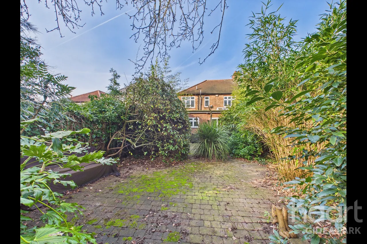 Heath Park Road, Gidea Park, RM2, photo 24