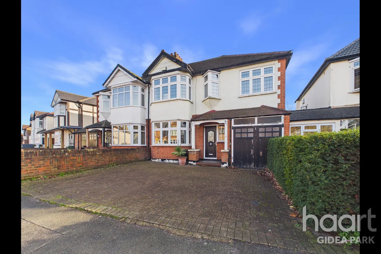 5 bed house for sale, Heath Park Road, Gidea Park, RM2