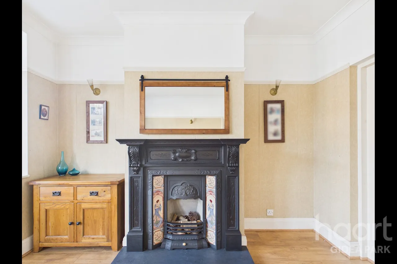 Heath Park Road, Gidea Park, RM2, photo 3