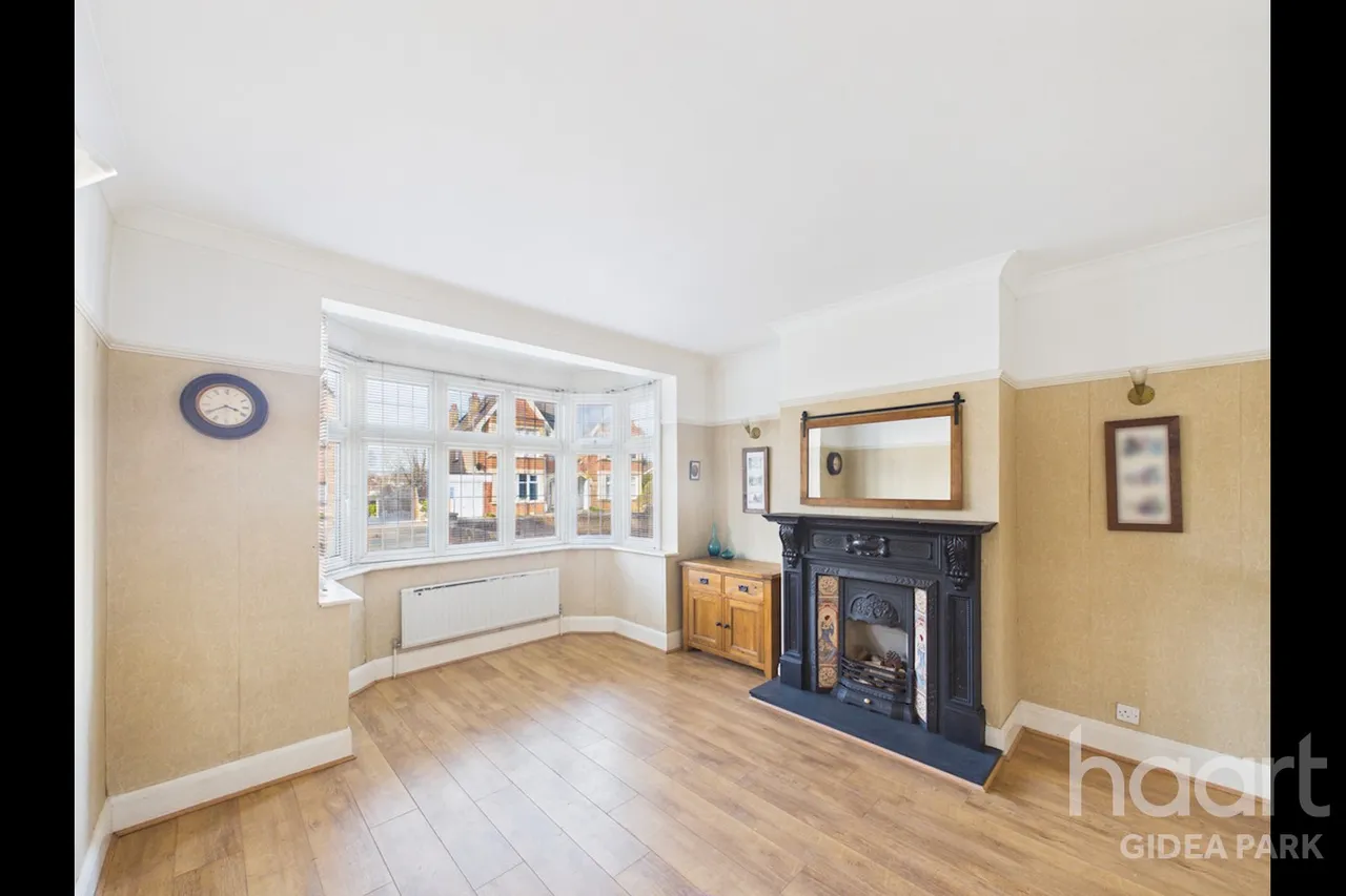 Heath Park Road, Gidea Park, RM2, photo 12