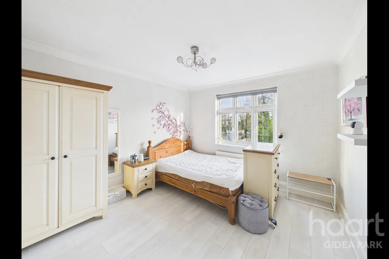 Heath Park Road, Gidea Park, RM2, photo 15
