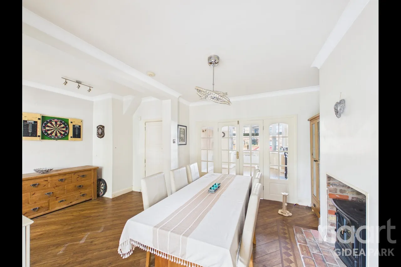 Heath Park Road, Gidea Park, RM2, photo 7