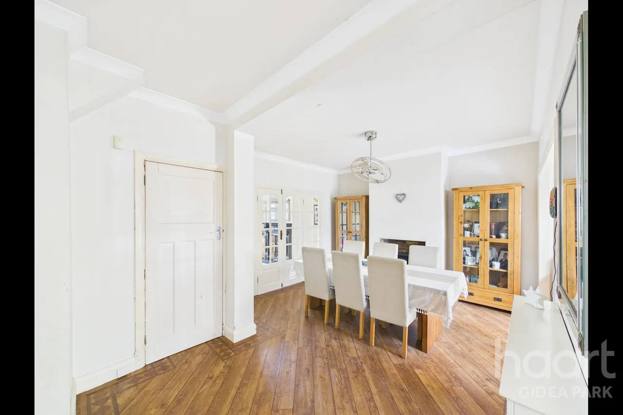 Heath Park Road, Gidea Park, RM2, photo 4