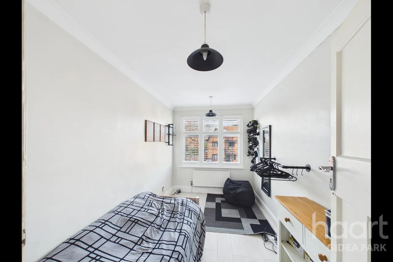 Heath Park Road, Gidea Park, RM2, photo 17