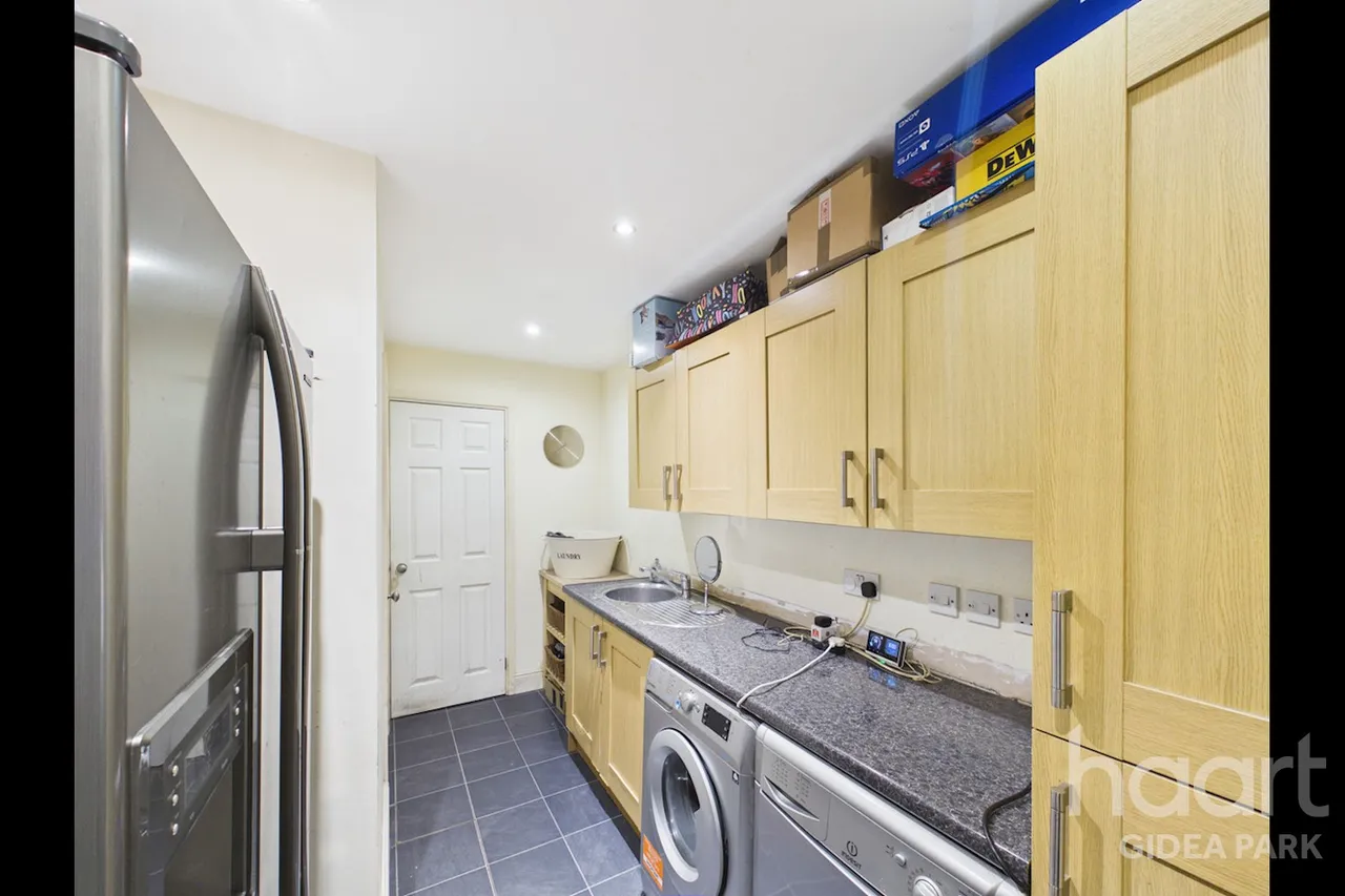 Heath Park Road, Gidea Park, RM2, photo 11
