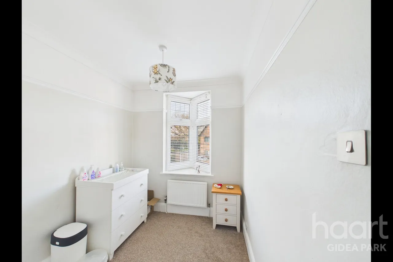 Heath Park Road, Gidea Park, RM2, photo 16