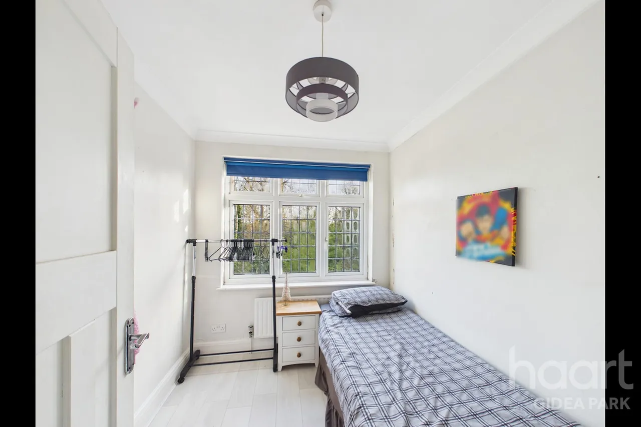 Heath Park Road, Gidea Park, RM2, photo 18