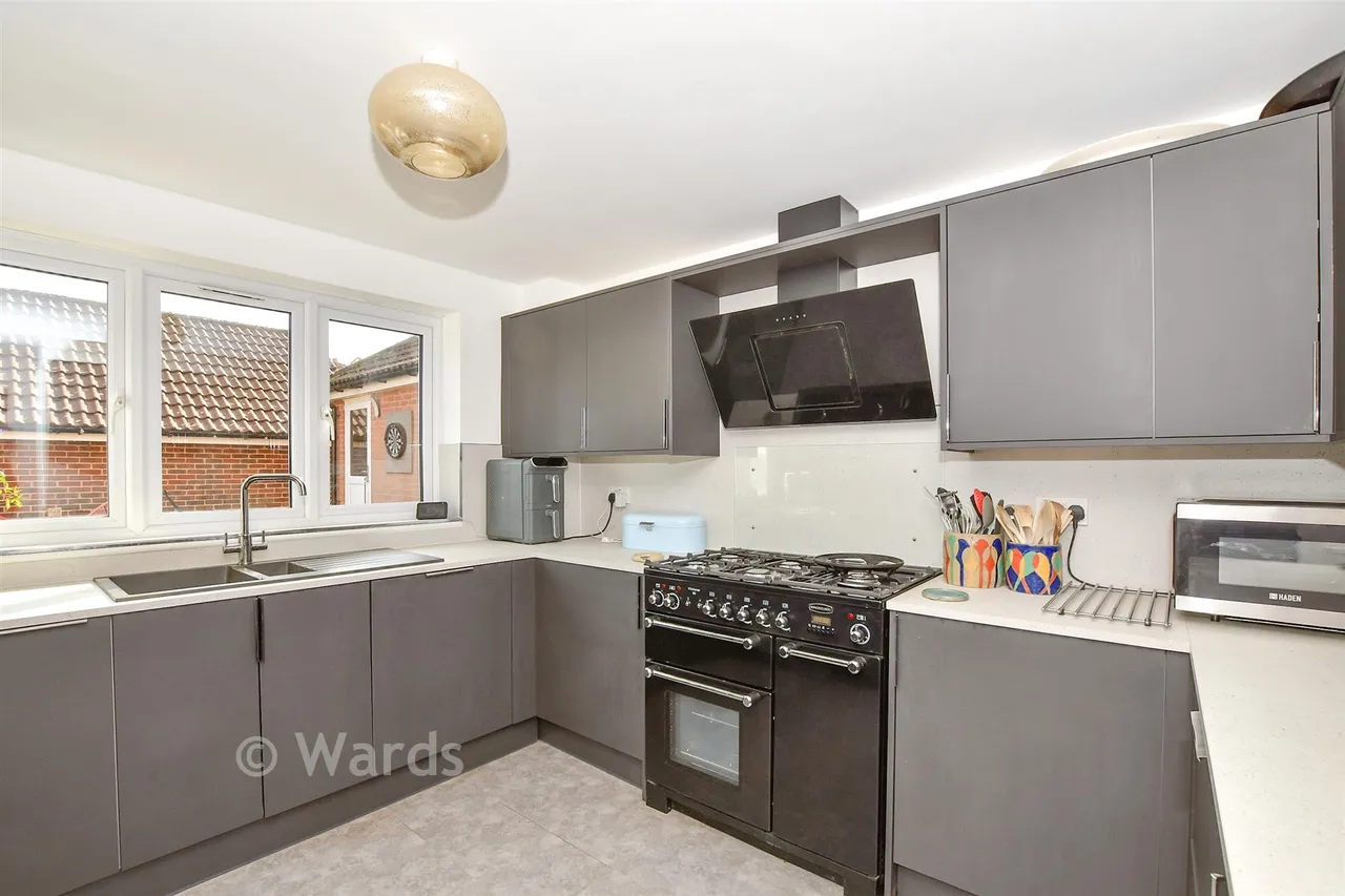 Chestnut Close, Kings Hill, ME19, photo 3
