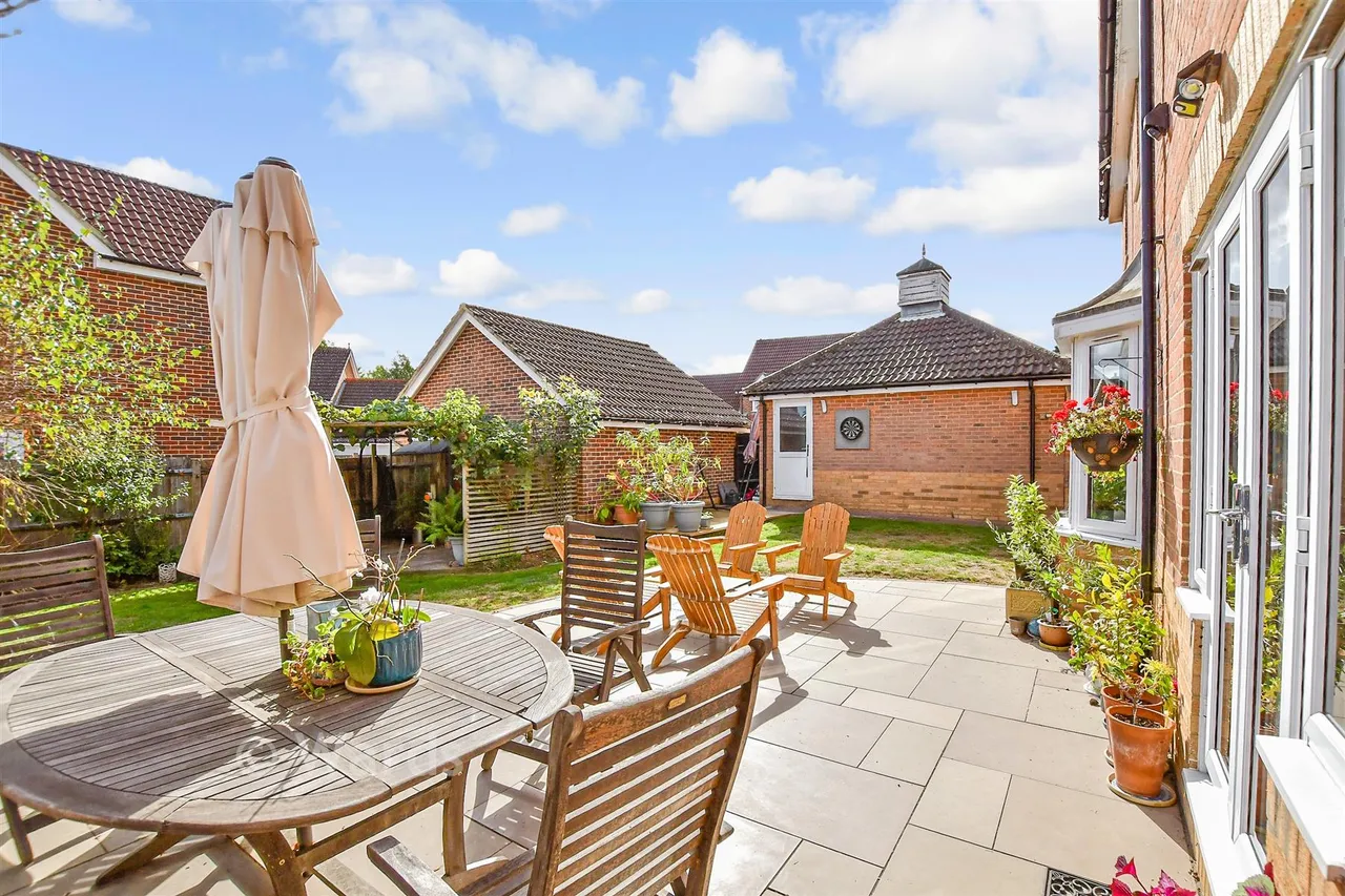 Chestnut Close, Kings Hill, ME19, photo 18