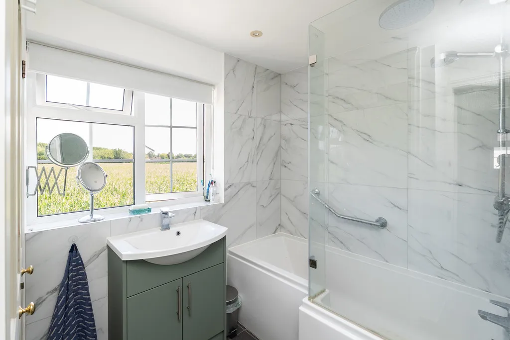 Middle Street, Brockham, RH3, photo 9