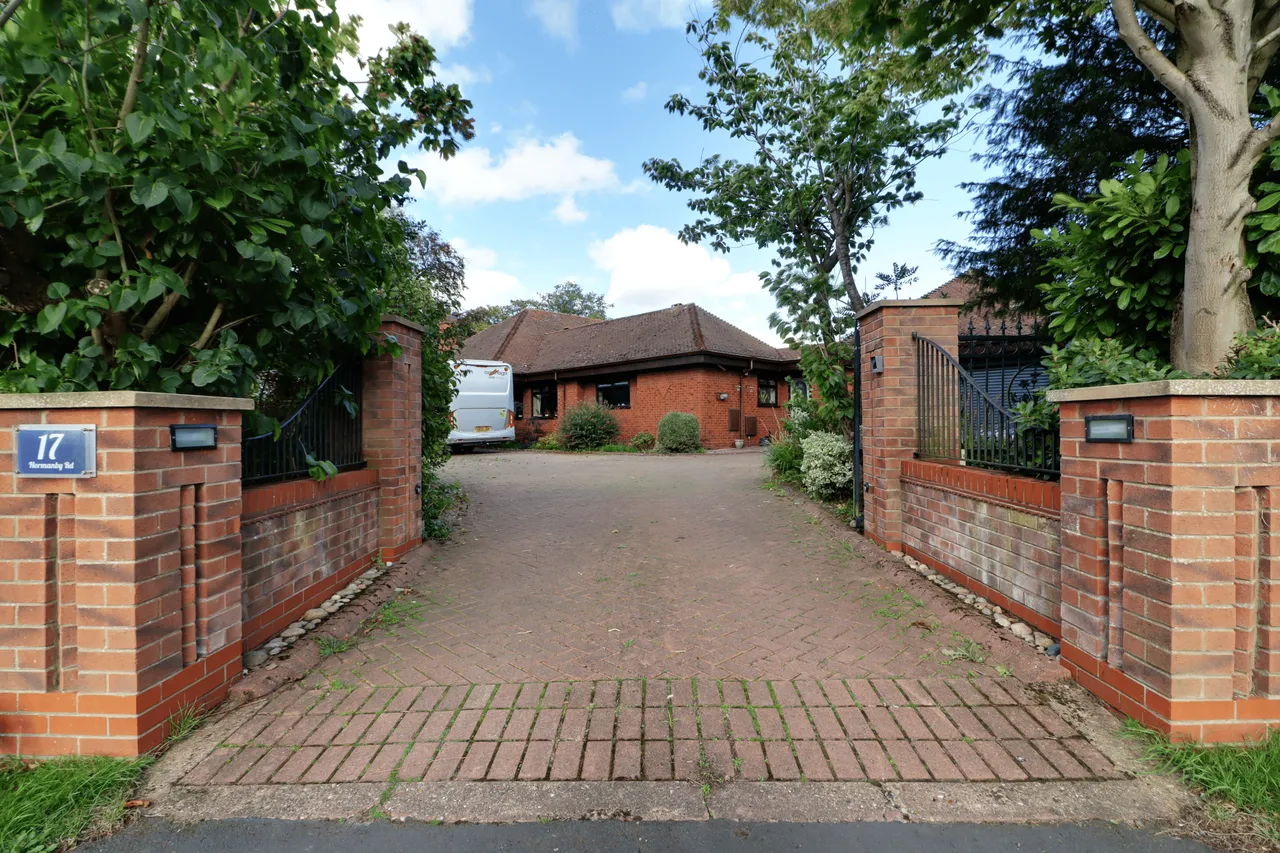 Normanby Road, Burton-Upon-Stather, DN15, photo 22
