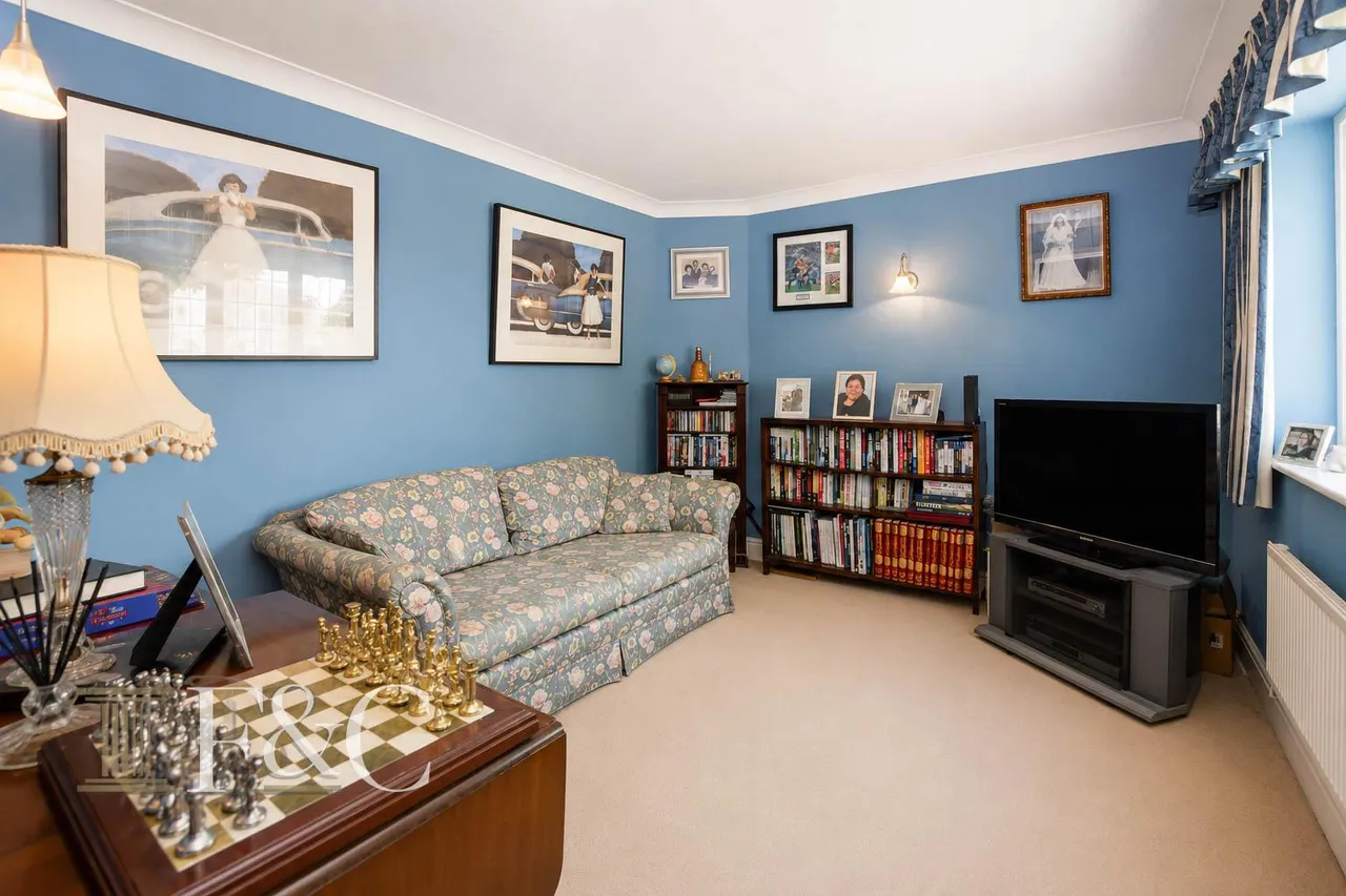 Richardson Crescent, West Cheshunt, photo 9