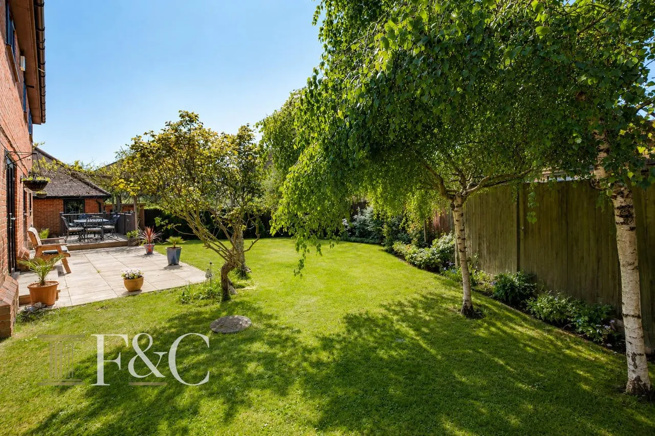 Richardson Crescent, West Cheshunt, photo 21