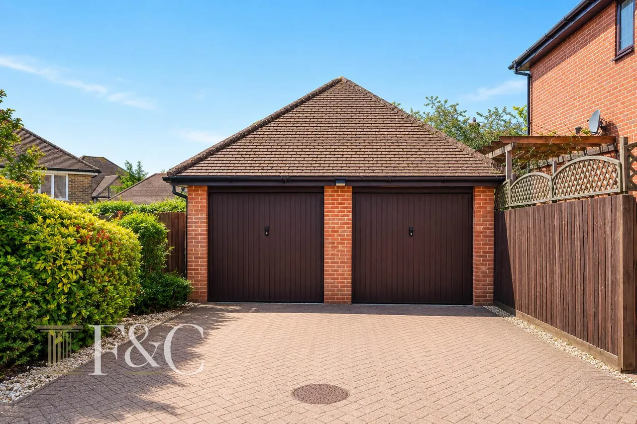 Richardson Crescent, West Cheshunt, photo 24