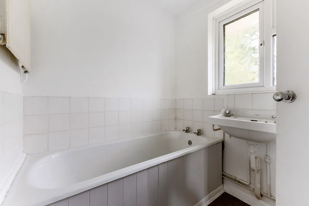 Hay Place Lane, Binsted, GU34, photo 9